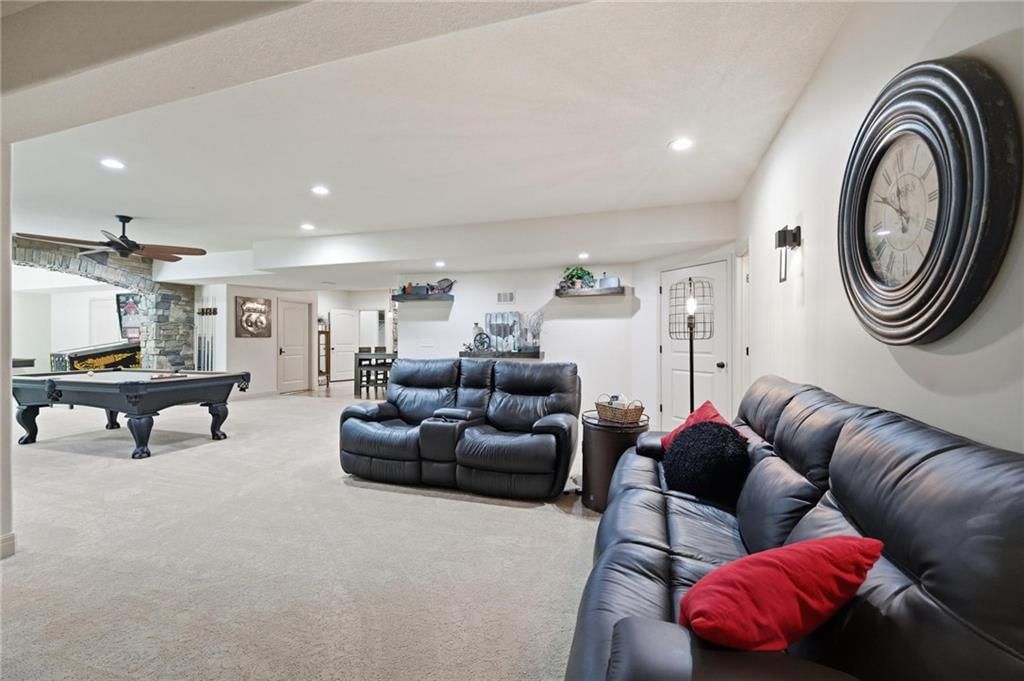 10607 N Hedges Street — photo 70