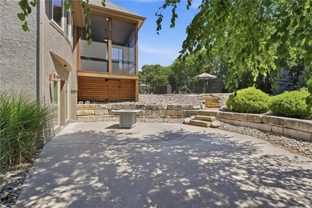 10607 N Hedges Street — photo 77