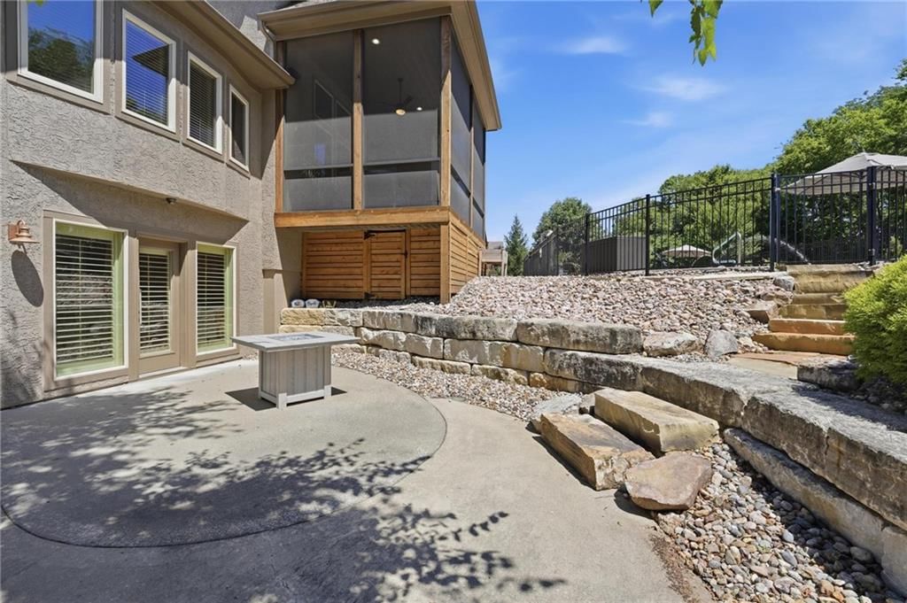 10607 N Hedges Street — photo 78