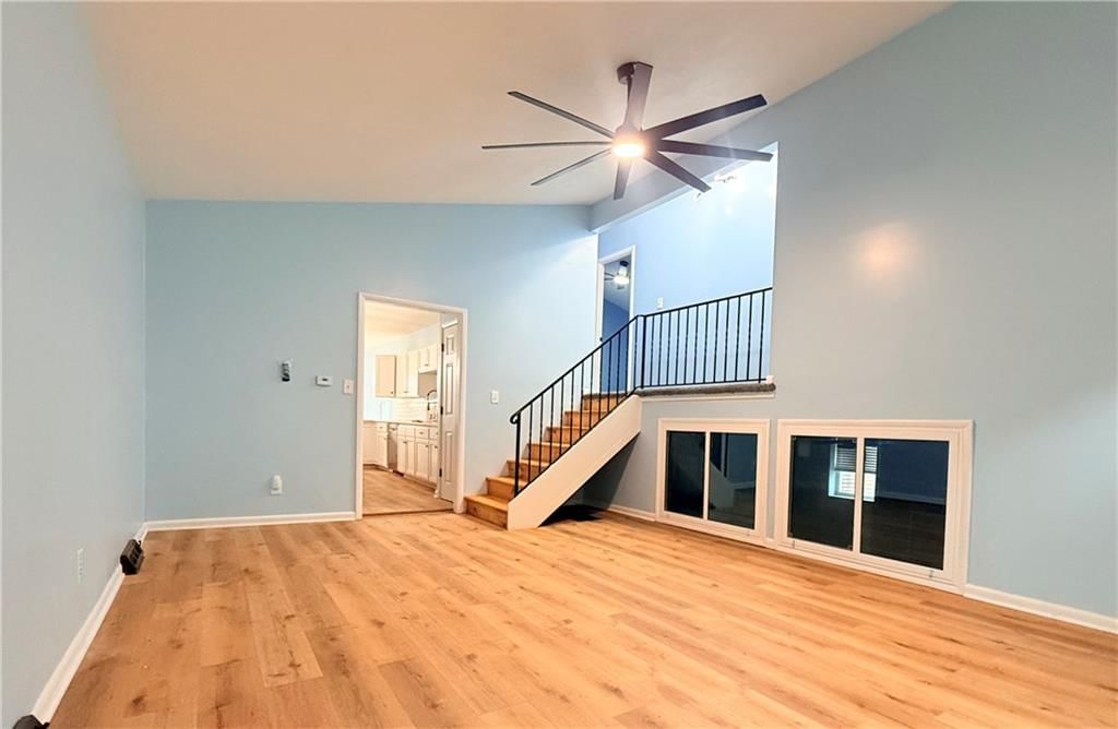 11221 Herrick Avenue — photo 2