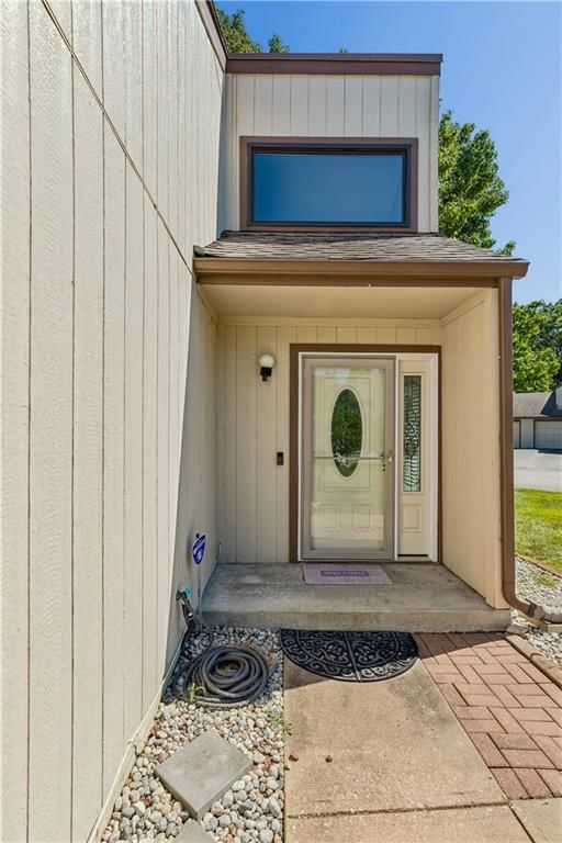 734 E 121st Terrace — photo 3
