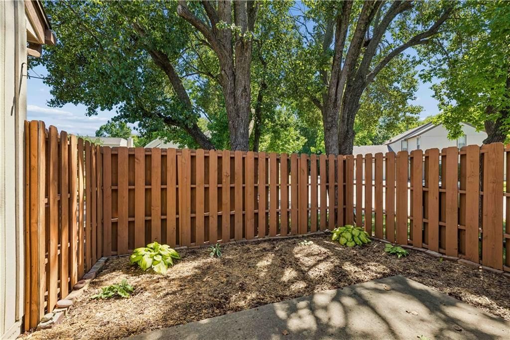 734 E 121st Terrace — photo 27