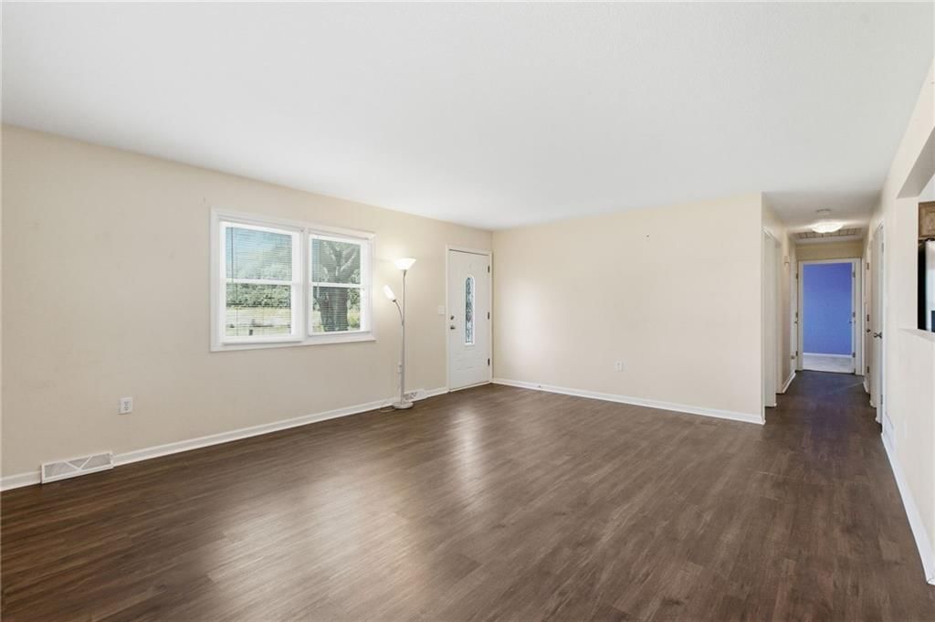 Photo 5 of 32 - 6706 E 162nd Street, Belton, MO 64012