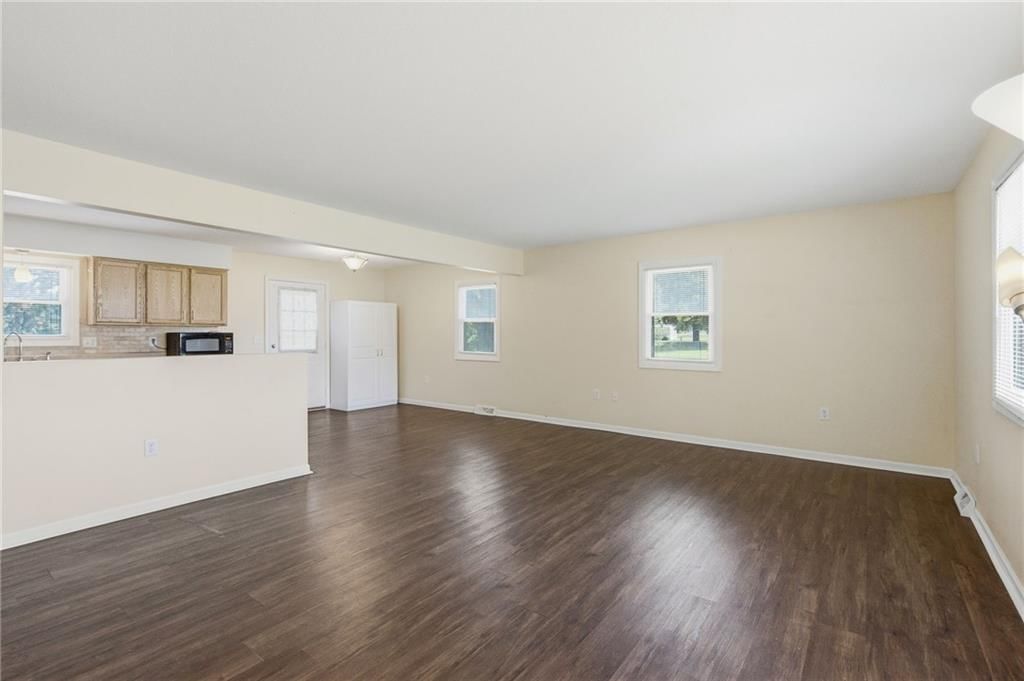 Photo 7 of 32 - 6706 E 162nd Street, Belton, MO 64012