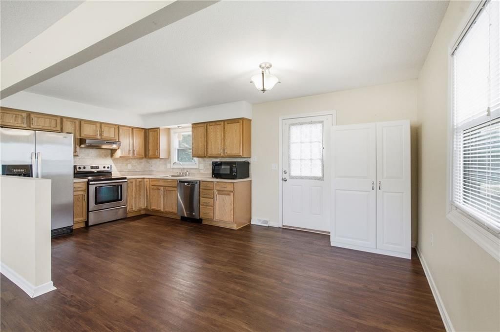 Photo 8 of 32 - 6706 E 162nd Street, Belton, MO 64012