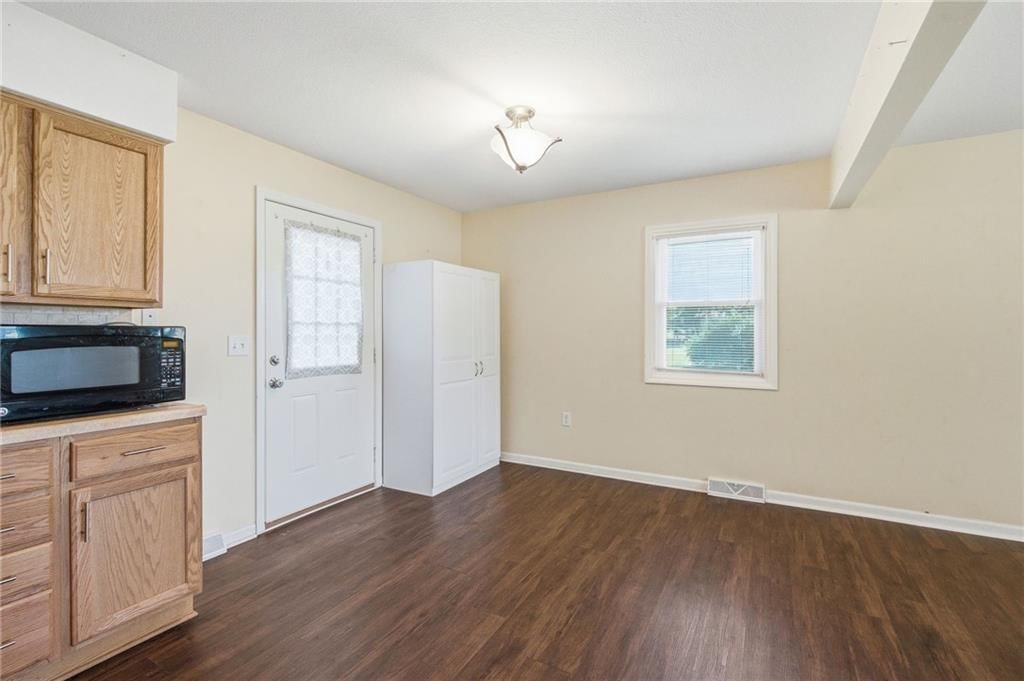 Photo 10 of 32 - 6706 E 162nd Street, Belton, MO 64012