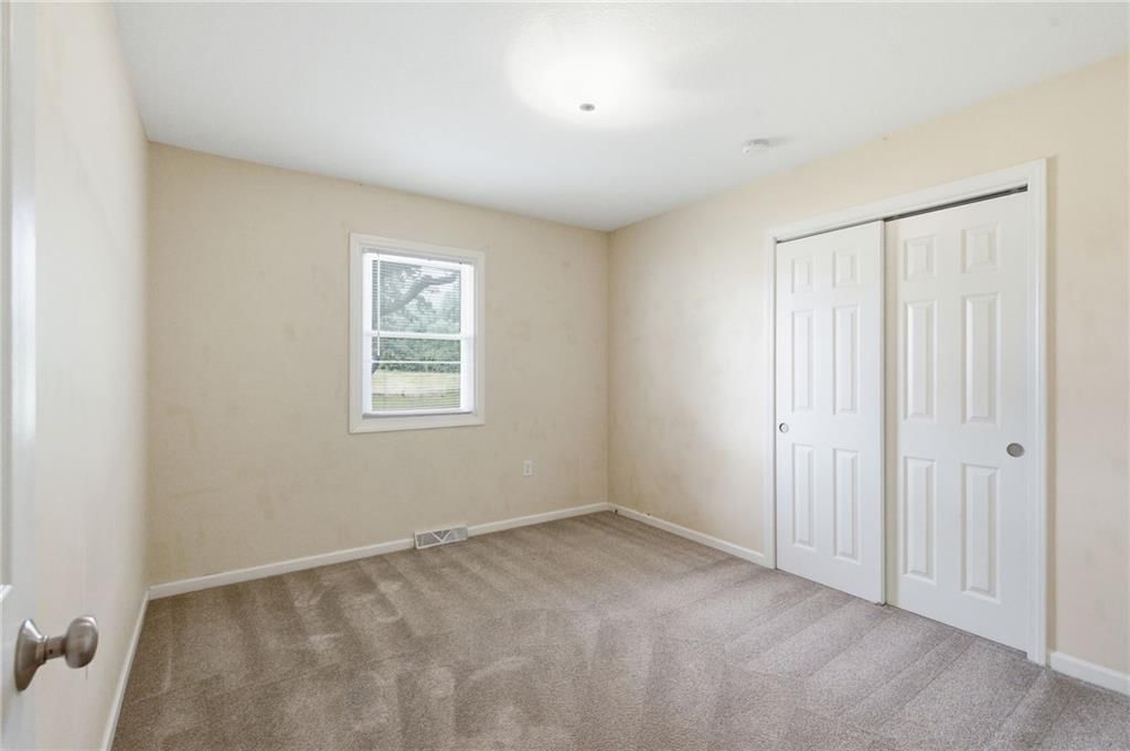 Photo 16 of 32 - 6706 E 162nd Street, Belton, MO 64012