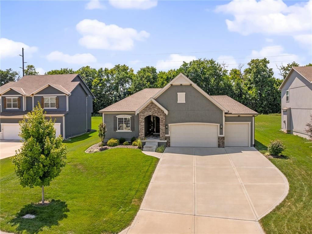 18908 Skyview Lane, Spring Hill, KS