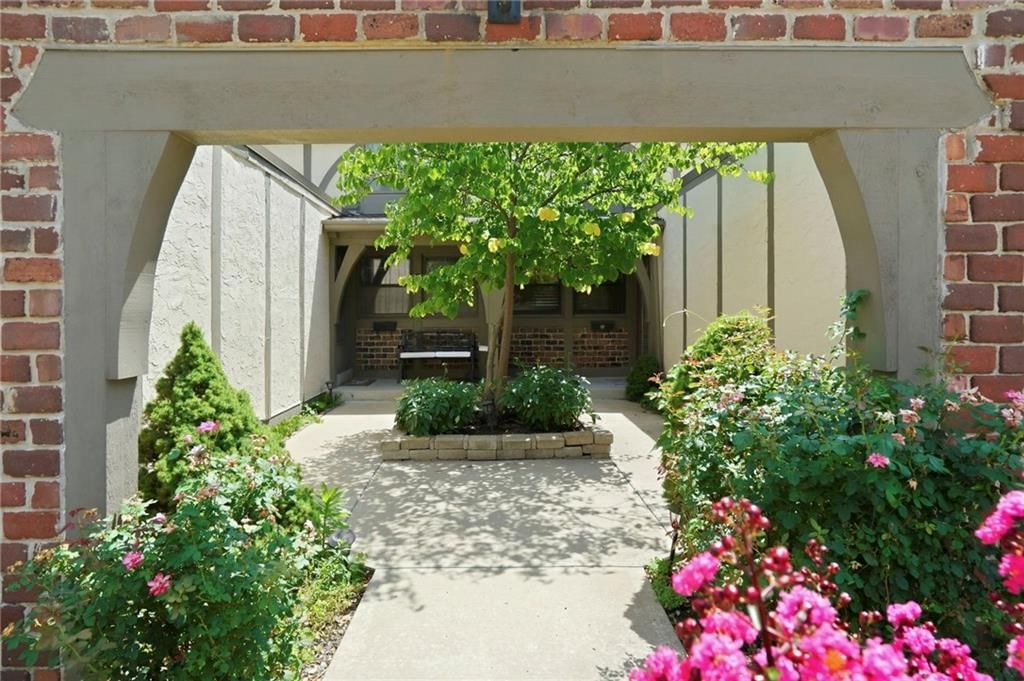 10243 FOSTER Street — photo 2