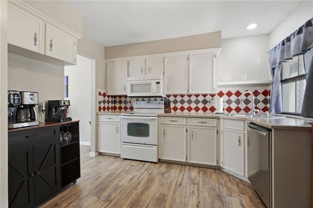 10243 FOSTER Street — photo 7