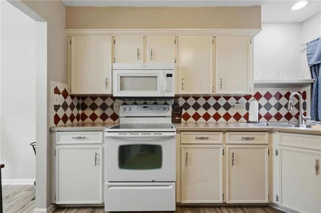 10243 FOSTER Street — photo 8