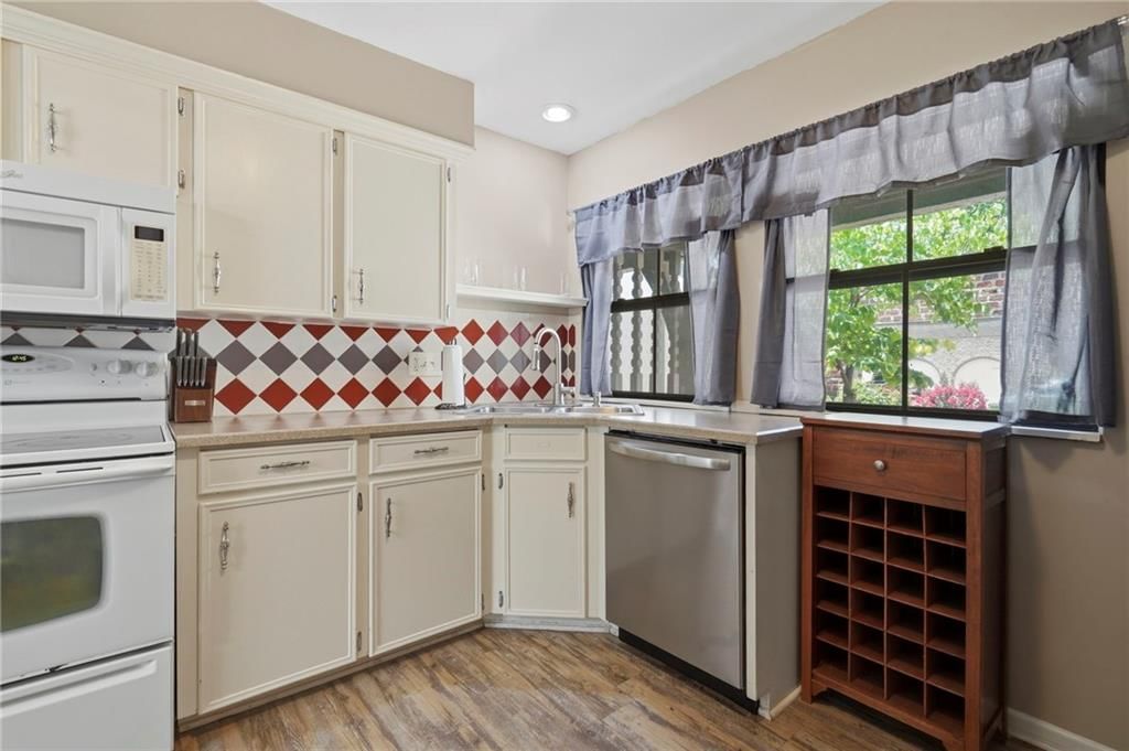 10243 FOSTER Street — photo 9