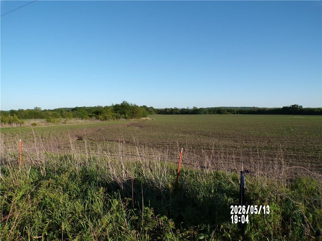 1076 Xavier Road, Mapleton, KS