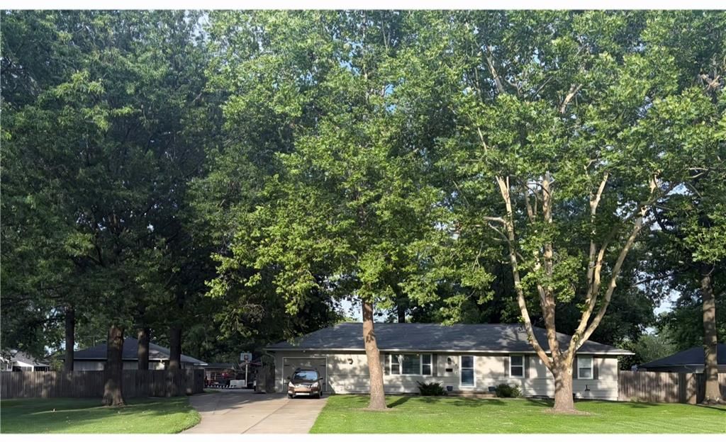 305 S Berkley Street — photo 1