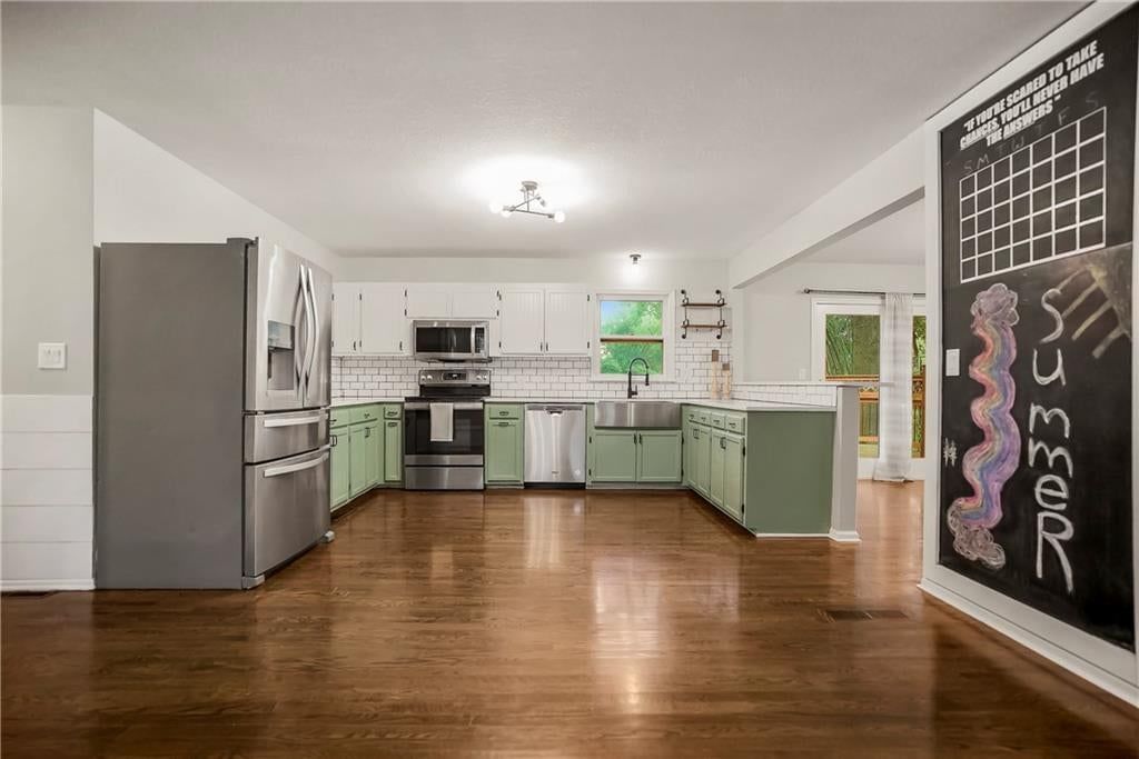305 S Berkley Street — photo 6