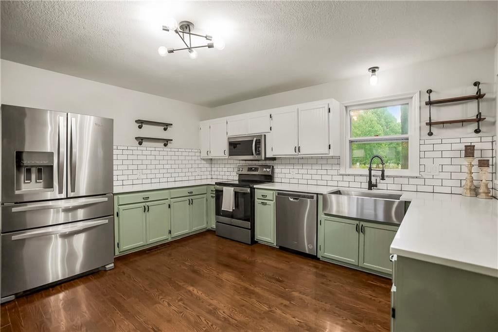 305 S Berkley Street — photo 7