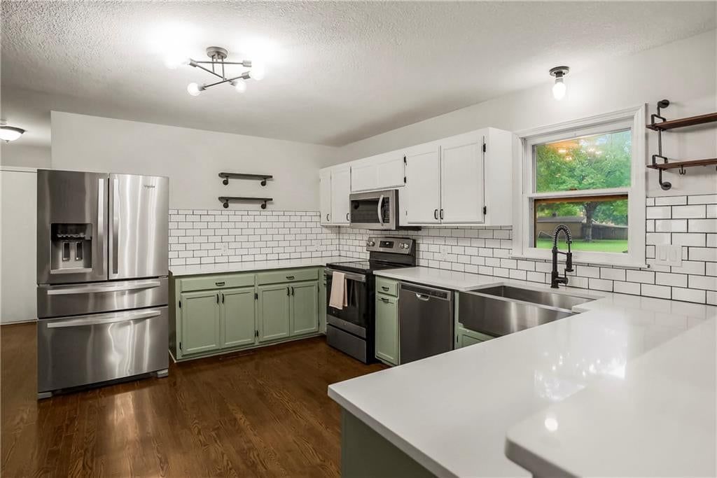 305 S Berkley Street — photo 9