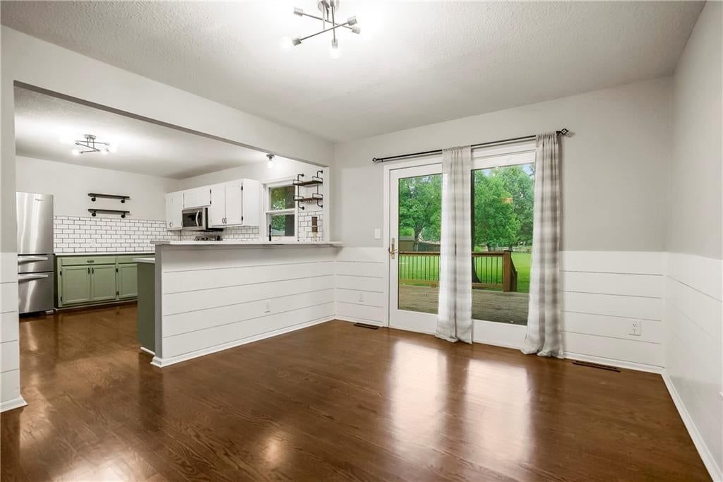 305 S Berkley Street — photo 10