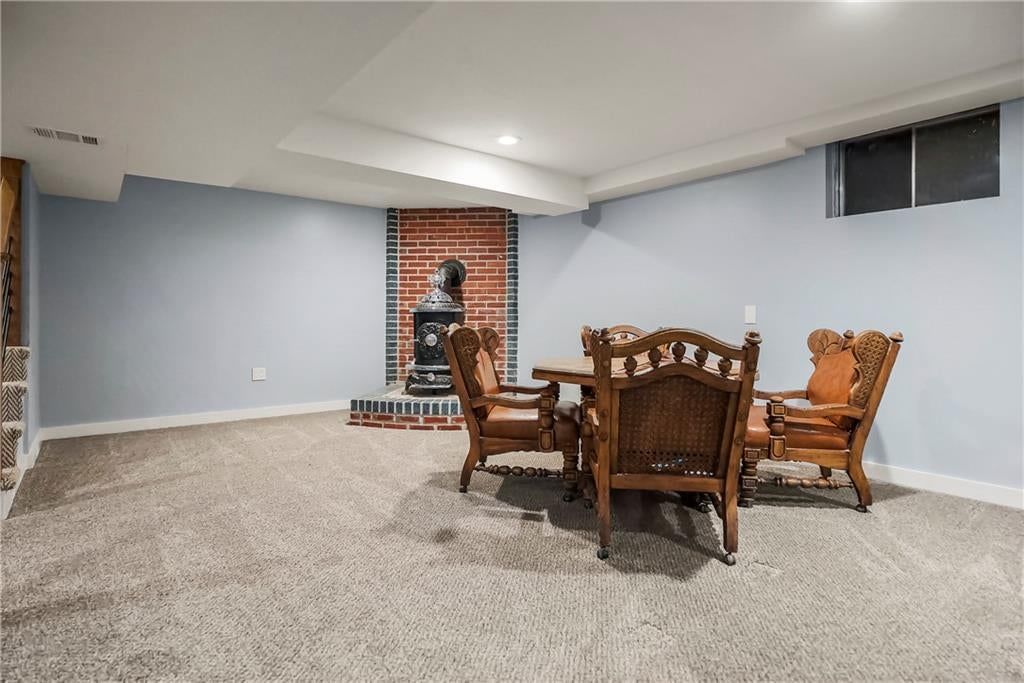 305 S Berkley Street — photo 35