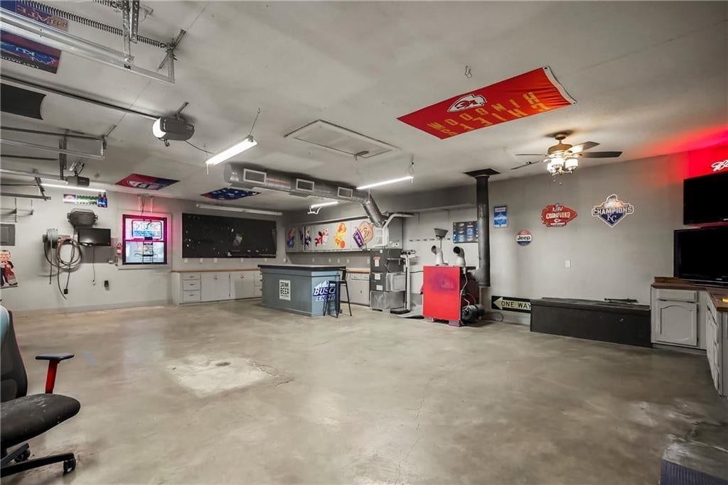 305 S Berkley Street — photo 40