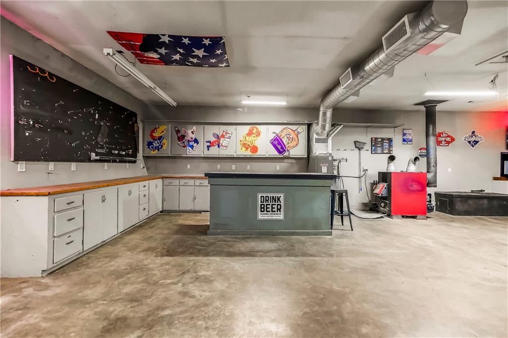 305 S Berkley Street — photo 41
