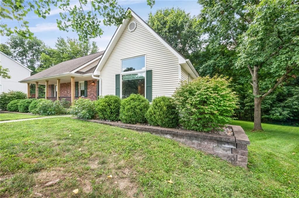 1745 Collins Drive — photo 3