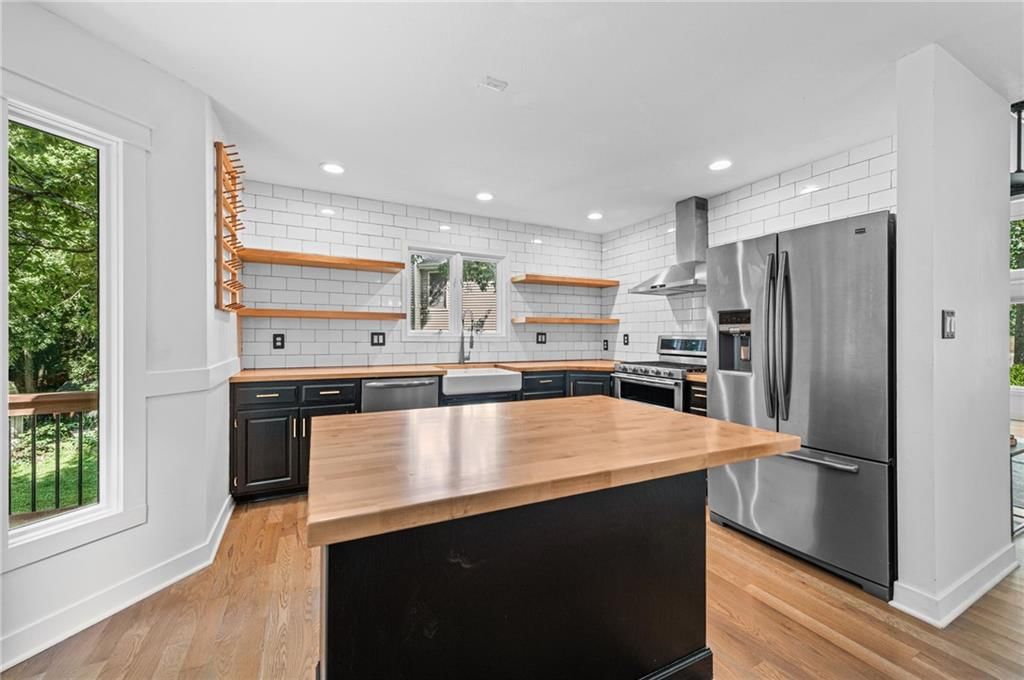 1745 Collins Drive — photo 11