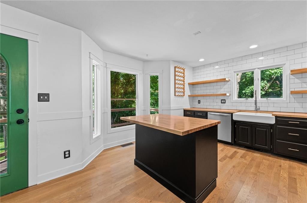 1745 Collins Drive — photo 12