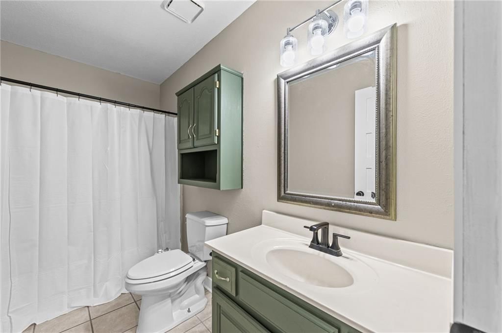 1745 Collins Drive — photo 18