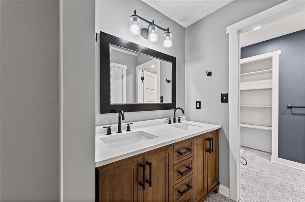 1745 Collins Drive — photo 24
