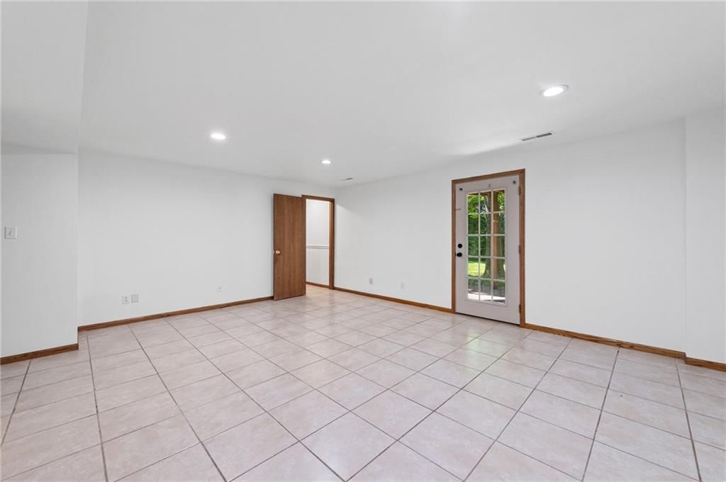 1745 Collins Drive — photo 29