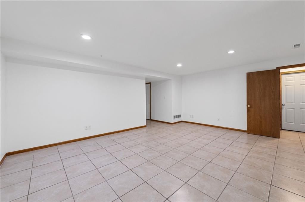 1745 Collins Drive — photo 30