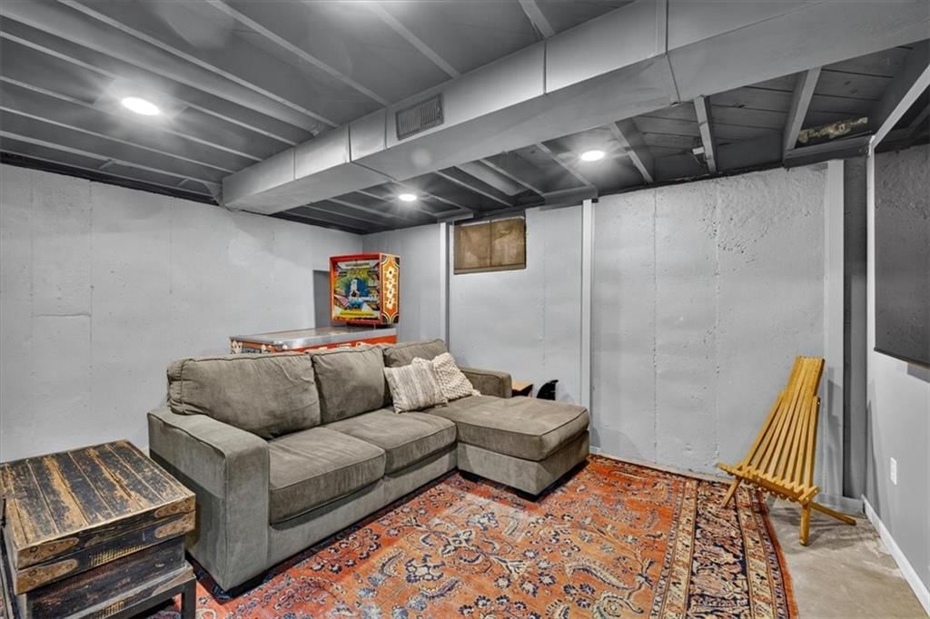 1011 W 1st Street — photo 28