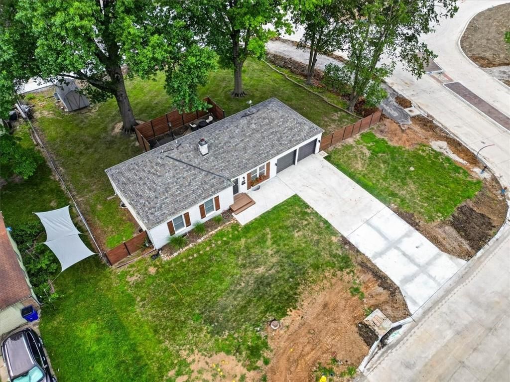 1011 W 1st Street — photo 42