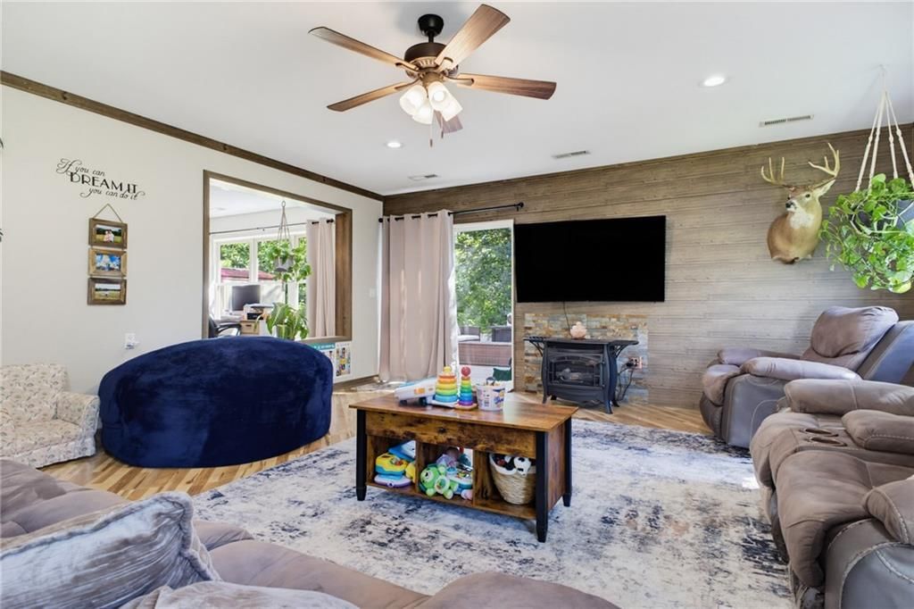 261 SW Cedar Lane — photo 4