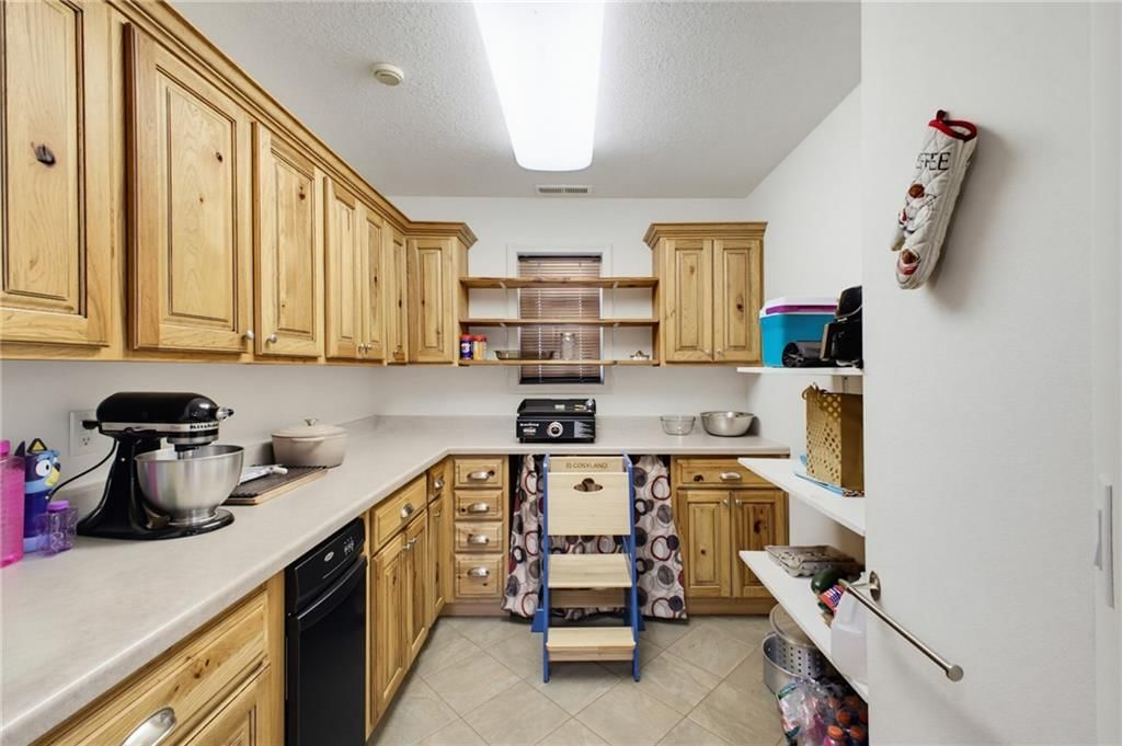 261 SW Cedar Lane — photo 13