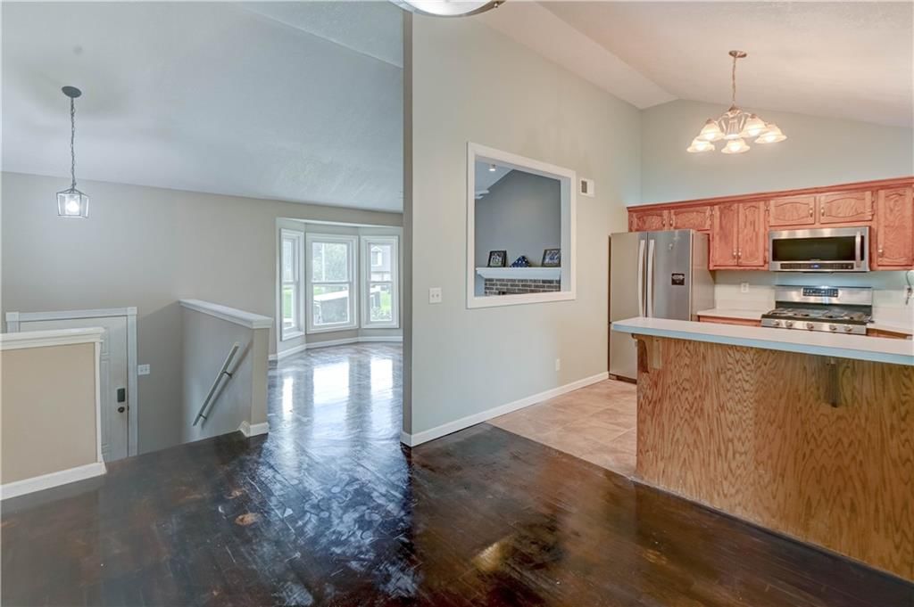 10412 N Baltimore Avenue — photo 6