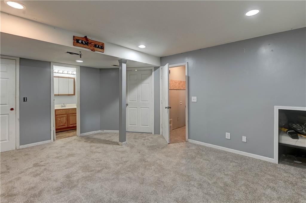 10412 N Baltimore Avenue — photo 27