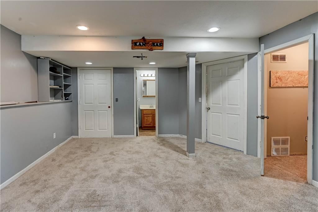 10412 N Baltimore Avenue — photo 28
