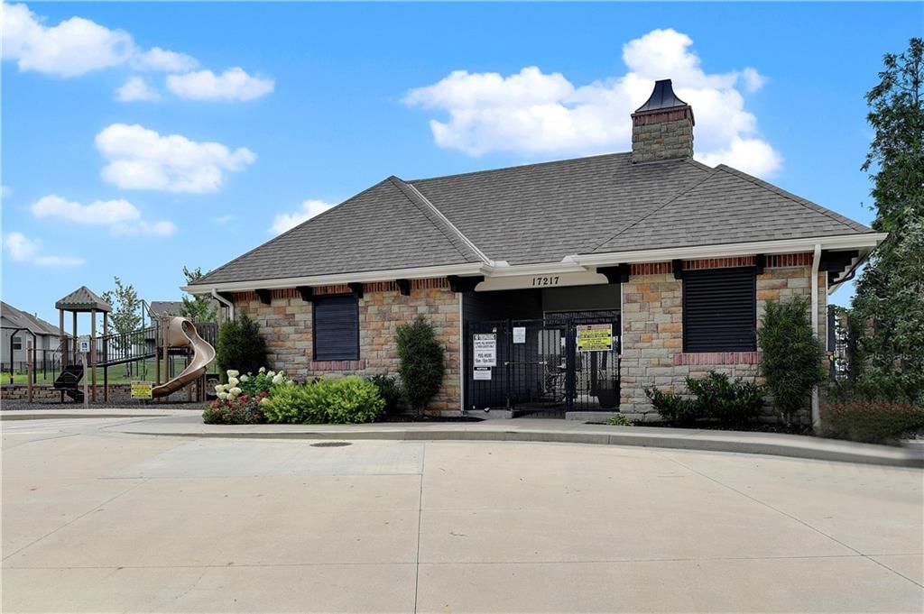 17429 Gillette Street — photo 41