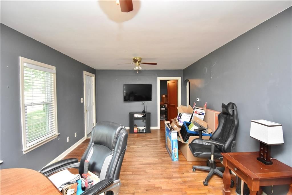 Photo 7 of 26 - 3105 B Highway, Liberty, MO 64068