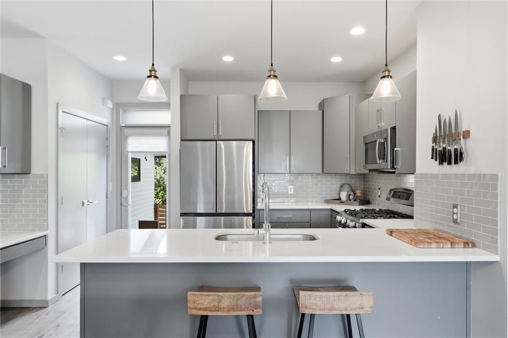 2436 Forest Avenue — photo 9