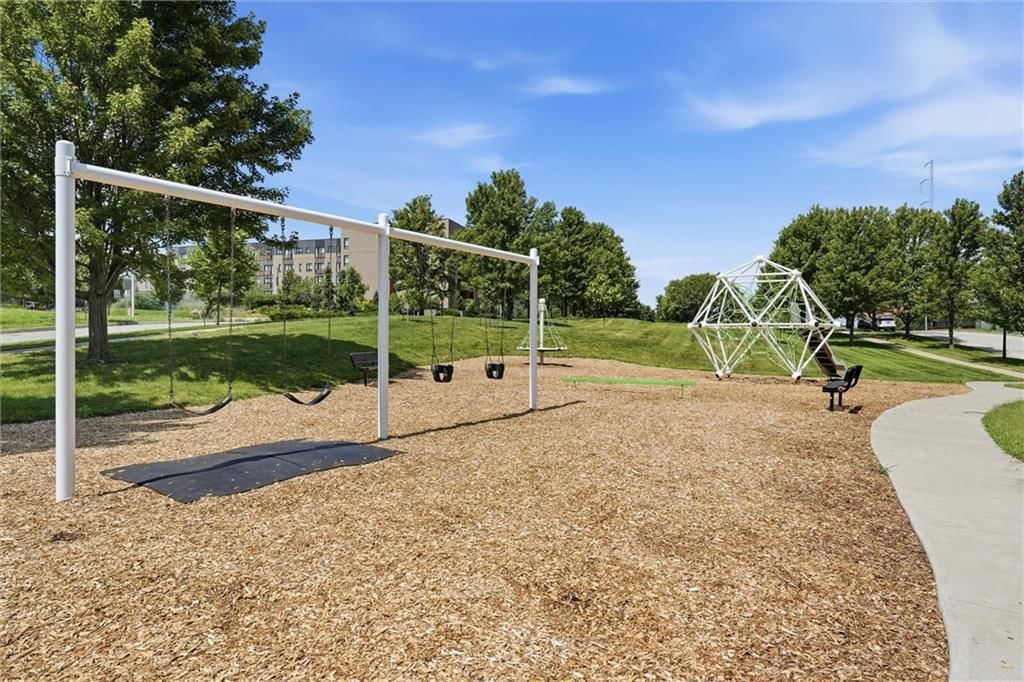 2436 Forest Avenue — photo 42
