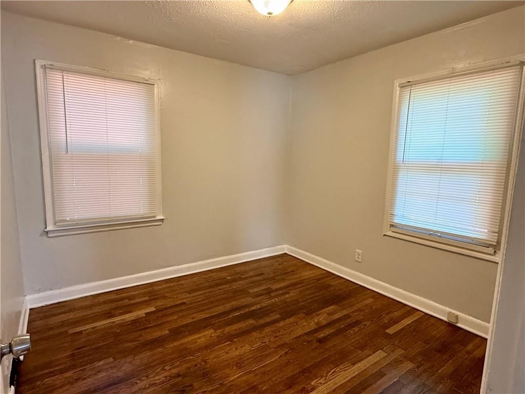 4324 Myrtle Avenue — photo 2