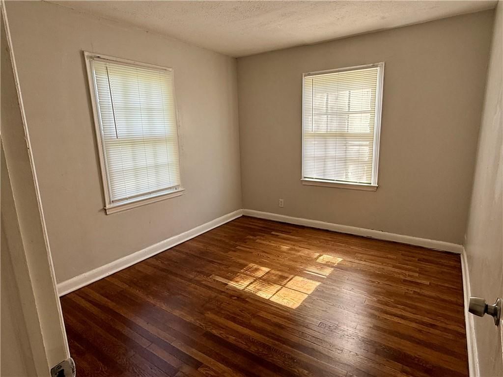 4324 Myrtle Avenue — photo 3