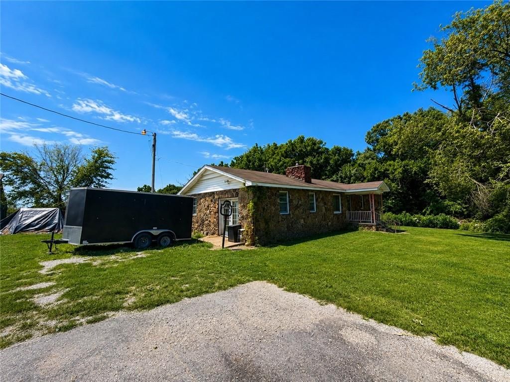 1210 Waters Road — photo 3