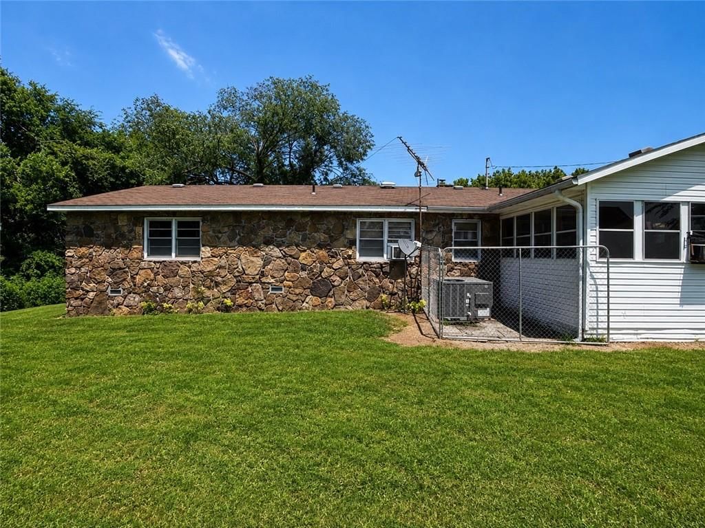 1210 Waters Road — photo 4