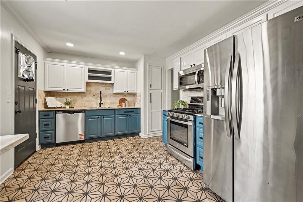 6325 Maple Drive — photo 9