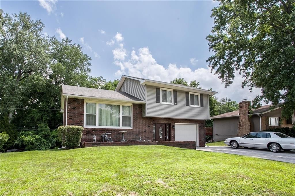 1209 N 75th Drive — photo 3