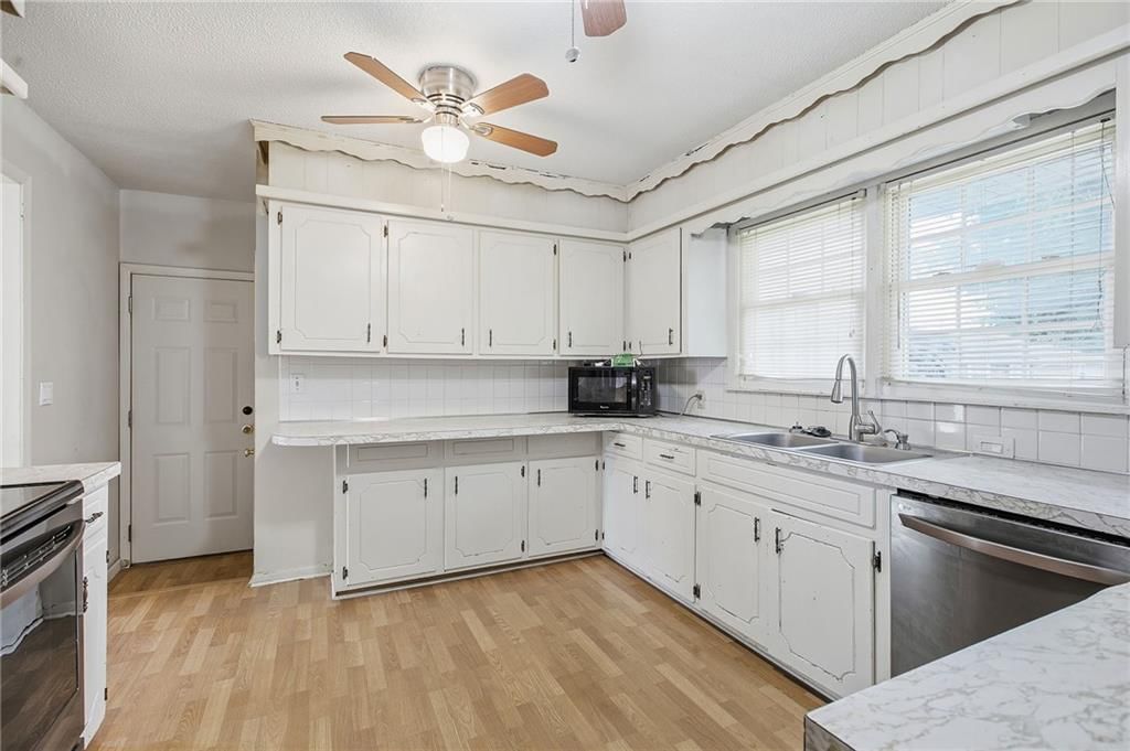 108 SW 20th Terrace — photo 4
